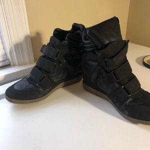 Wedge Black sneakers